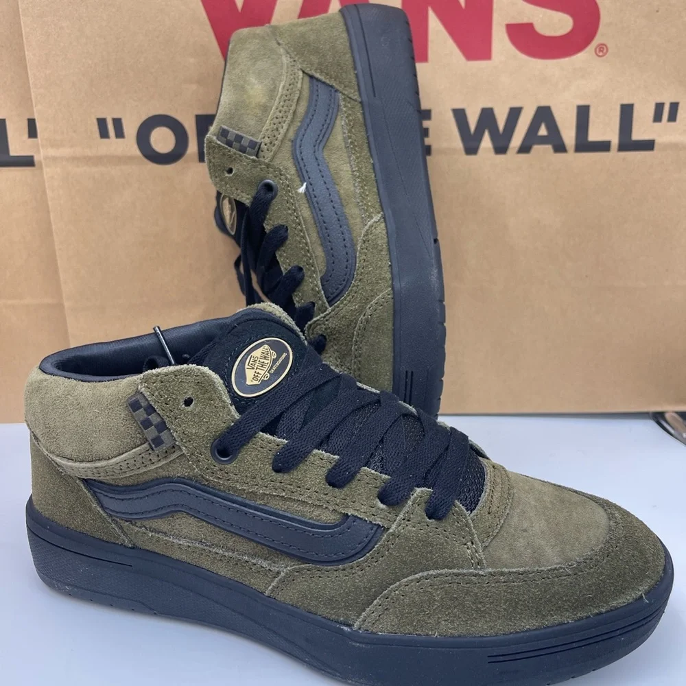 Vans Men’s Zahba Mid
Beatrice Domond Dark Olive Sneakers
VN000CBSDOL - Picture 1 of 16